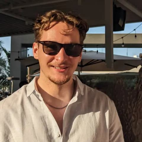 A profile picture of Oli